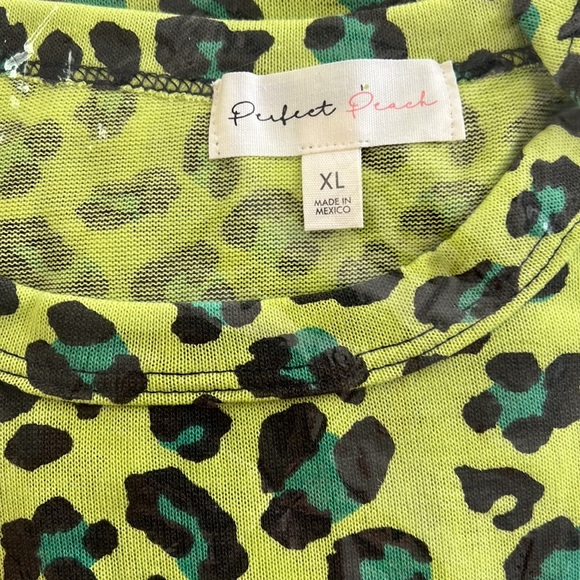 Cold shoulder lime/mint leopard print short sleeve blouse, boutique NWT - Picture 6 of 6